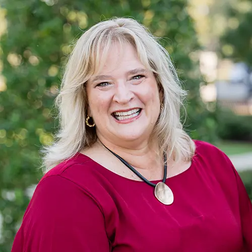 Natalie gaines headshot