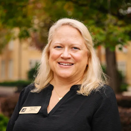 tricia thomas headshot